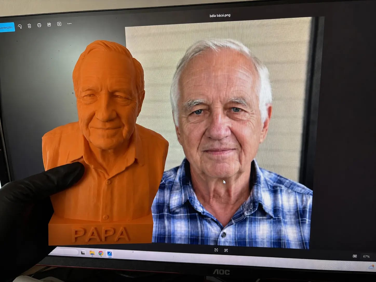 Egyedi férfi mellszobor fotó alapján, PAPA feliratos talapzattal